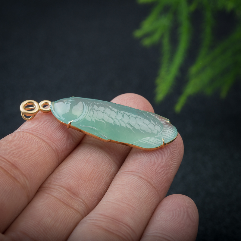 天然缅甸糯冰种浅绿翡翠年年有余吊坠-红掌柜