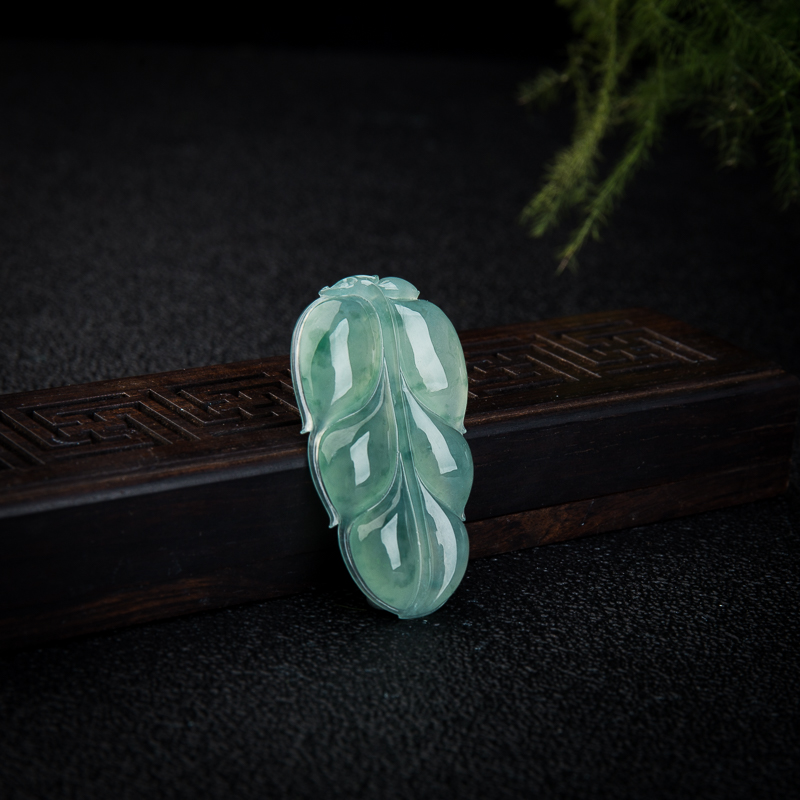 飘花翡翠大业有成吊坠-红掌柜