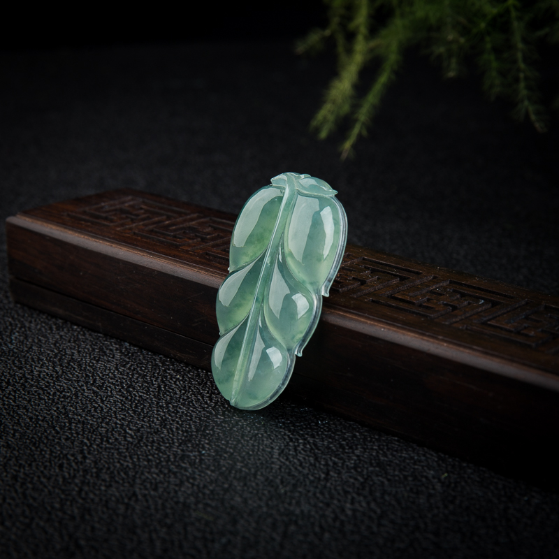 冰种翡翠大业有成吊坠-红掌柜