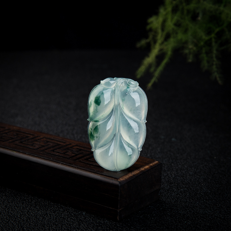 高冰种飘花翡翠大业有成吊坠-红掌柜
