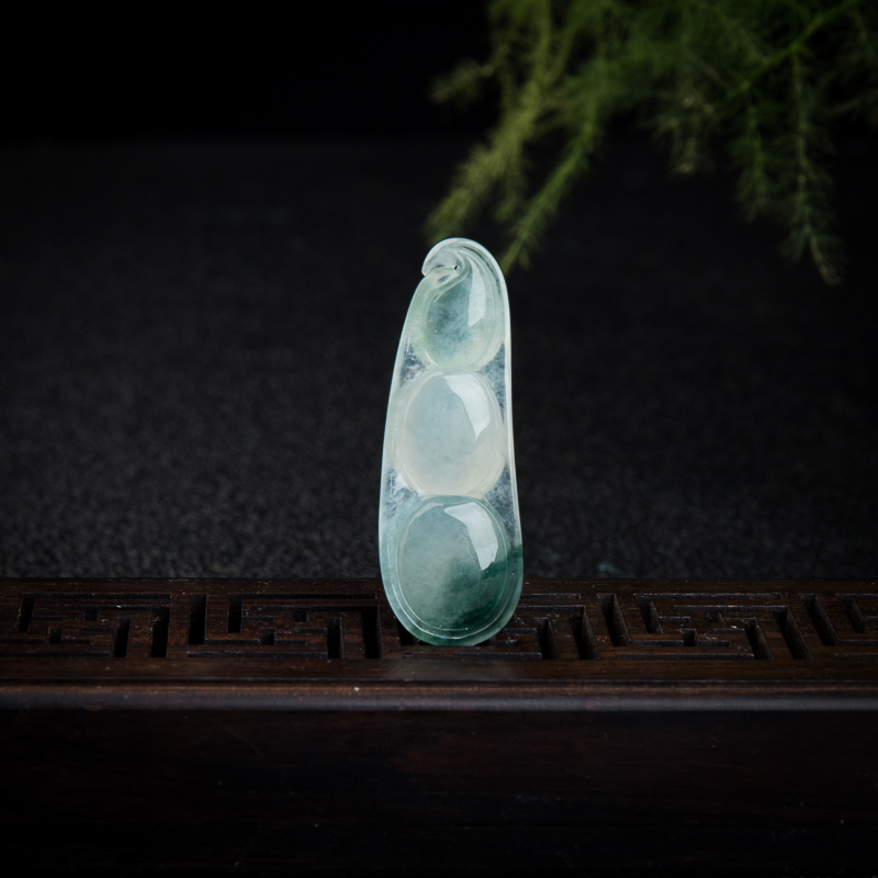 翡翠连中三元吊坠-红掌柜