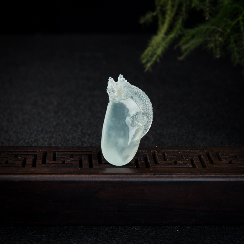 翡翠龙行天下吊坠-红掌柜