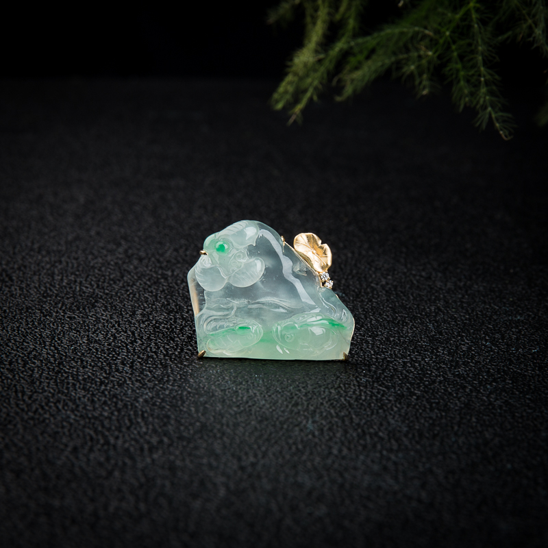 18k高冰种飘翠翡翠连年有余吊坠-红掌柜