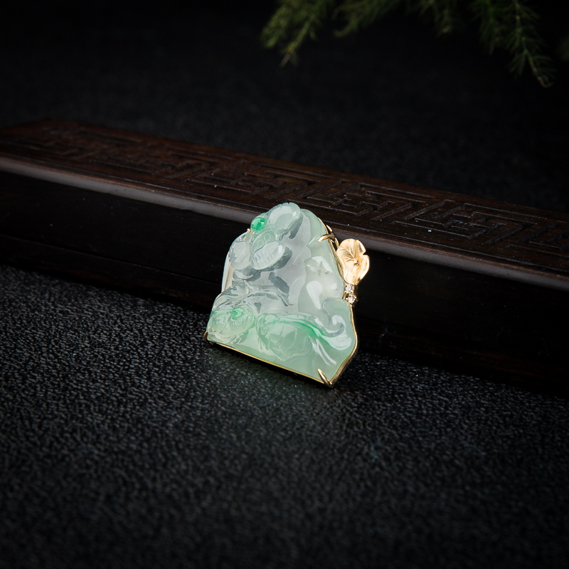 飘翠翡翠连年有余吊坠-红掌柜