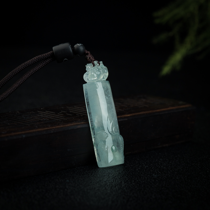 天然高冰种淡晴水翡翠连年有余吊坠-红掌柜