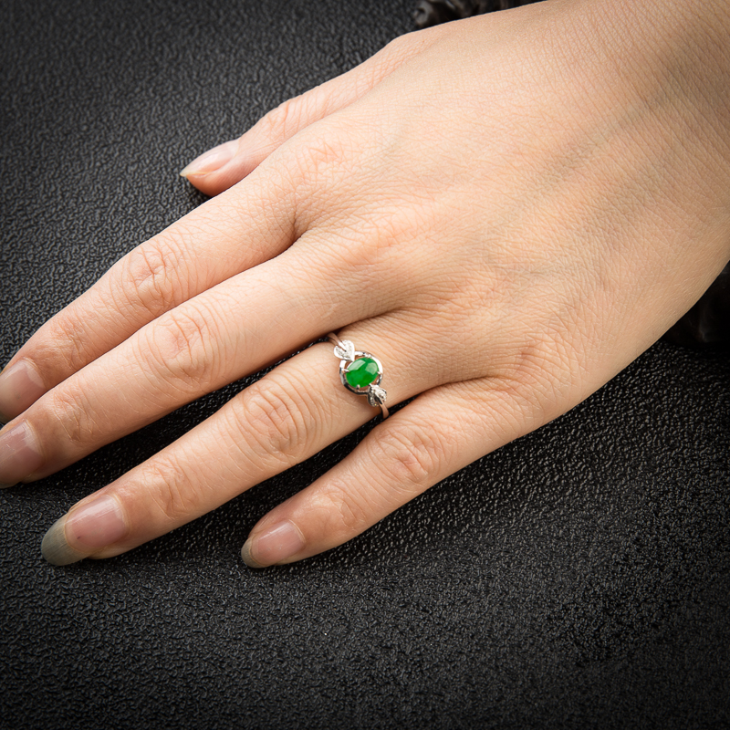 糯冰种翠绿翡翠戒指-红掌柜