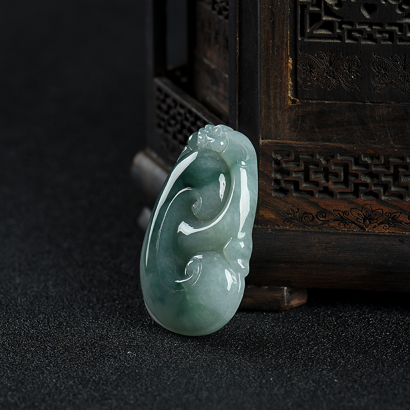 豆种翡翠如意吊坠-红掌柜