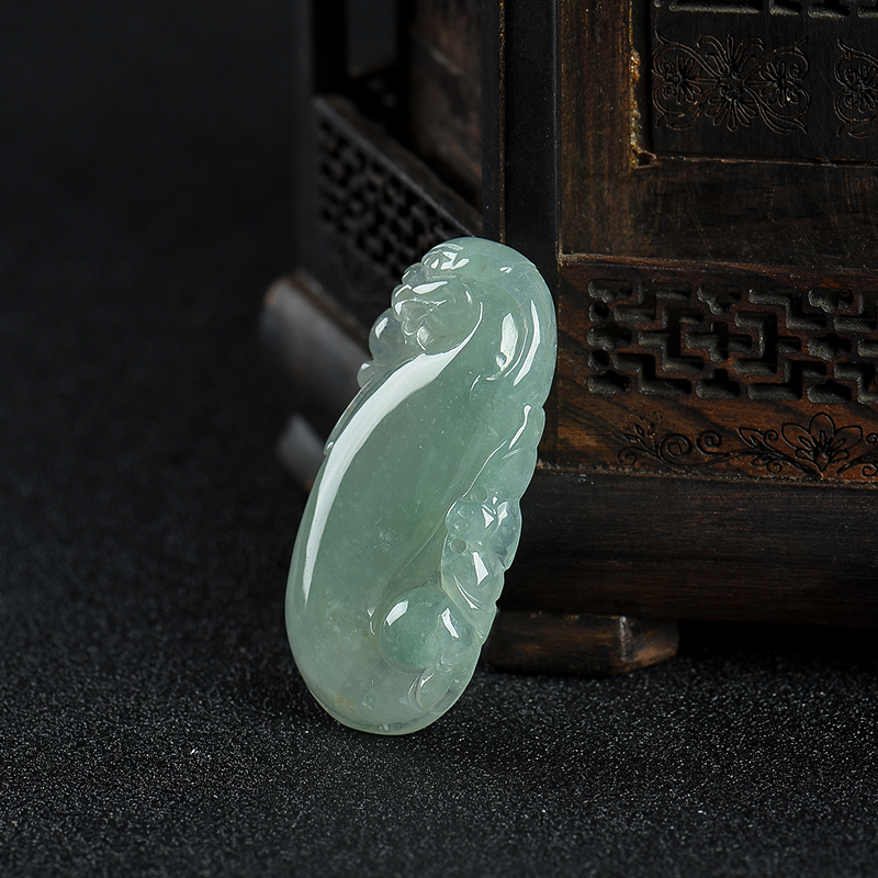 豆种翡翠福寿吊坠-红掌柜