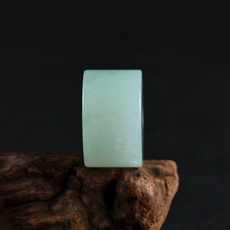 浅绿翡翠路路通吊坠-红掌柜