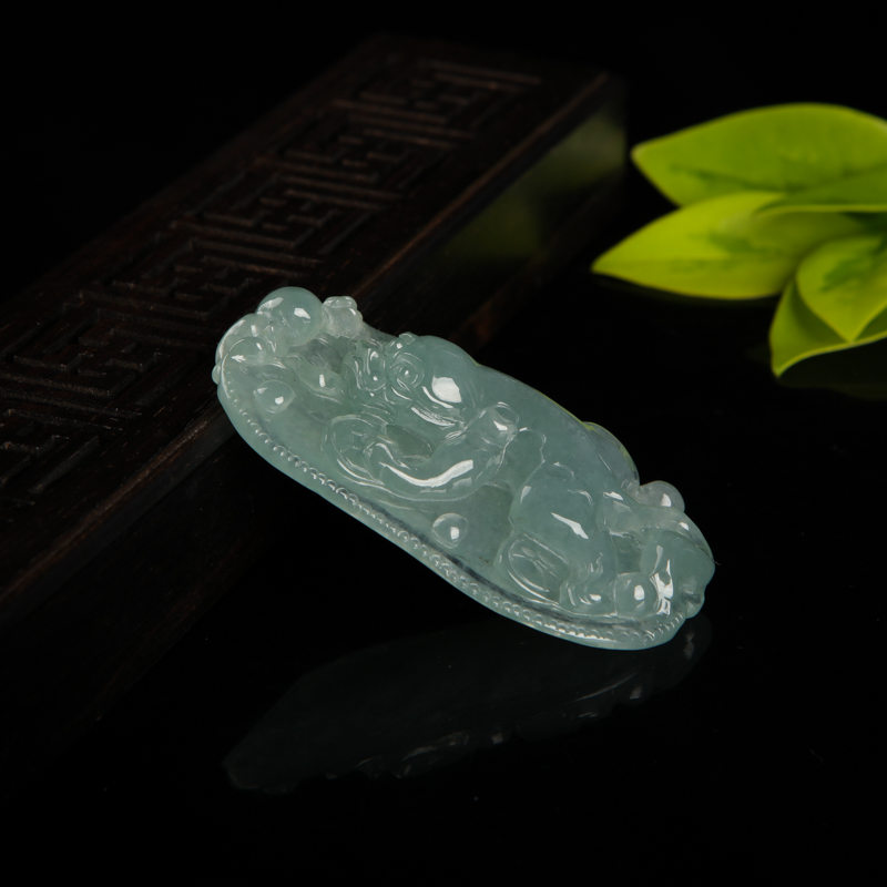 天然糯冰种灰绿翡翠貔貅吊坠-红掌柜