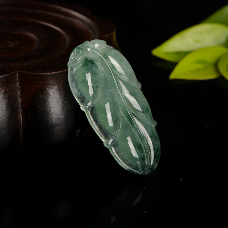 天然豆种飘花翡翠金枝玉叶吊坠-红掌柜