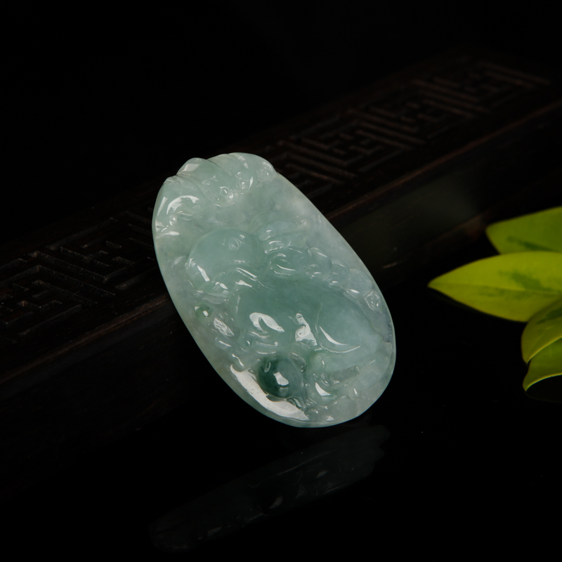 天然油青种飘花翡翠卯兔吊坠-红掌柜