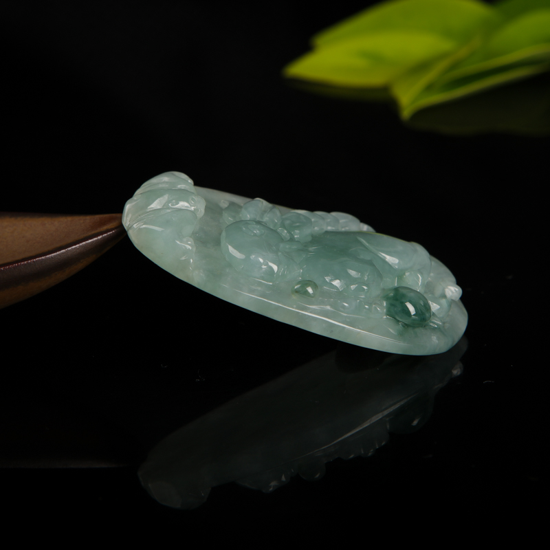 缅甸天然油青种翡翠卯兔吊坠-红掌柜