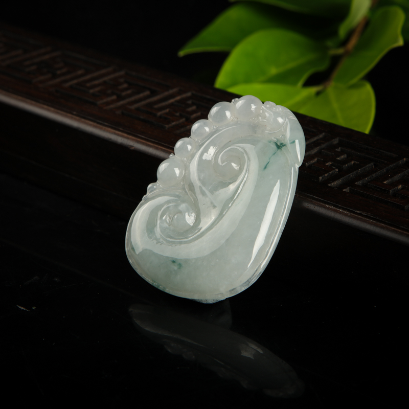 糯种翡翠如意吊坠-红掌柜