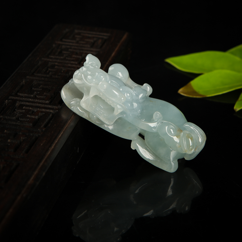 天然糯种俏色翡翠貔貅吊坠-红掌柜