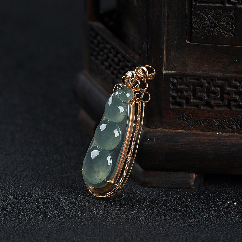 飘花翡翠连中三元吊坠-红掌柜