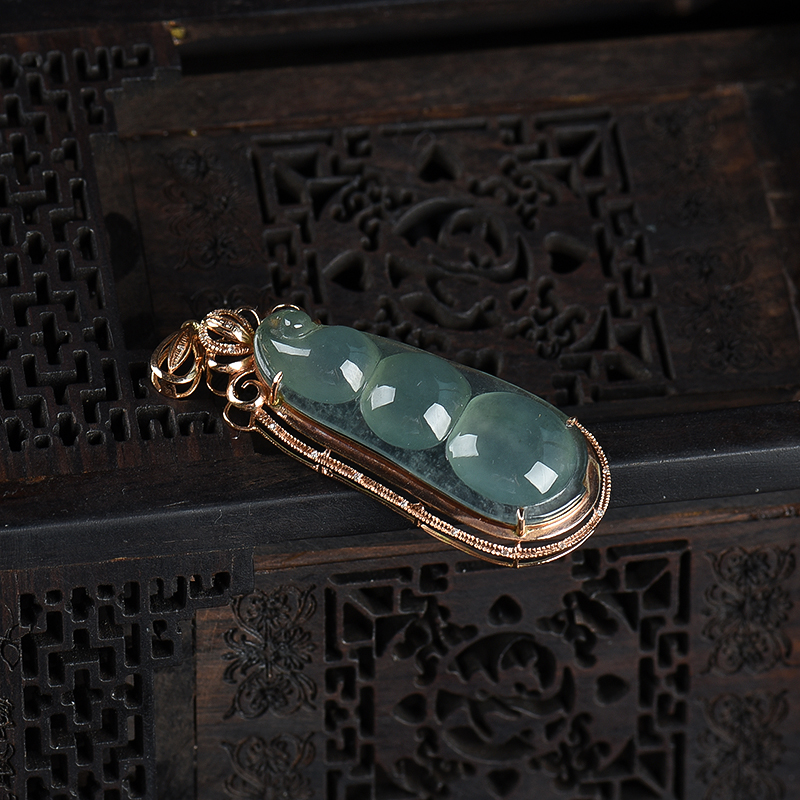 天然翡翠连中三元吊坠-红掌柜