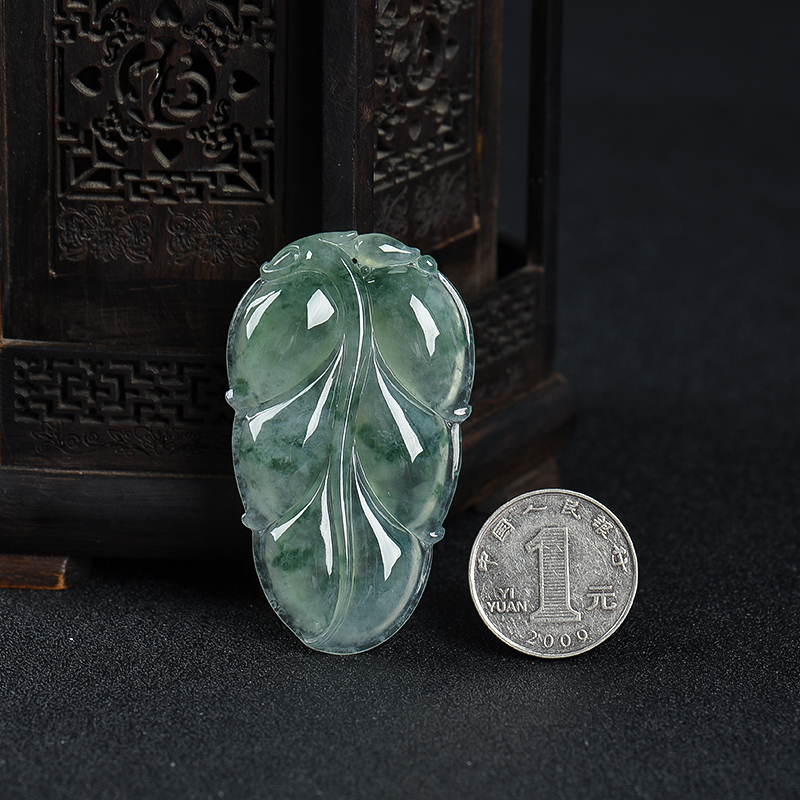 糯冰种飘花翡翠吊坠-红掌柜