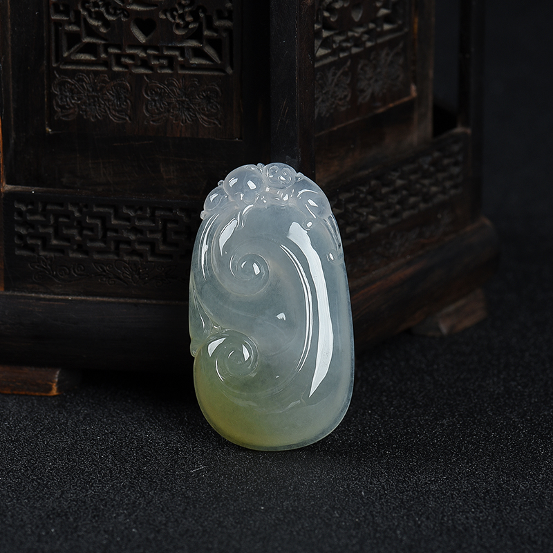 糯冰种俏色翡翠如意吊坠-红掌柜