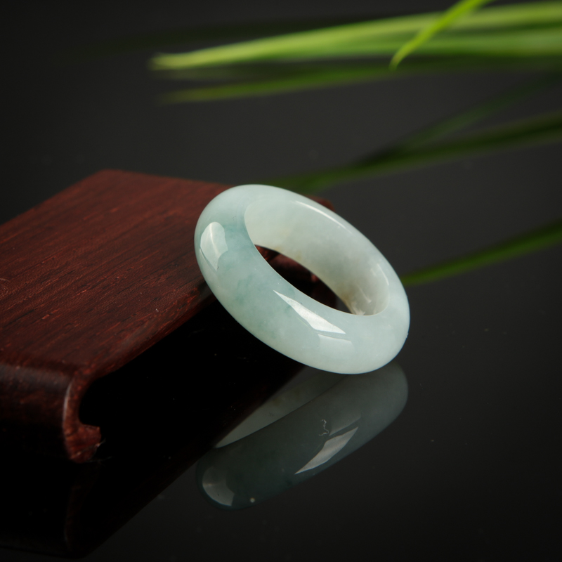 天然糯种飘花翡翠戒指-红掌柜