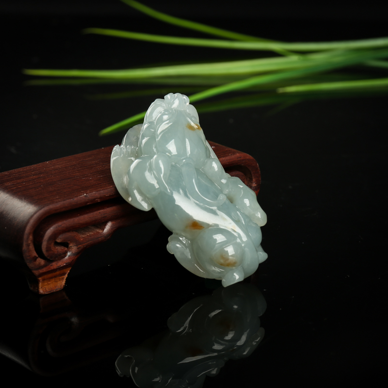天然俏色翡翠貔貅吊坠-红掌柜