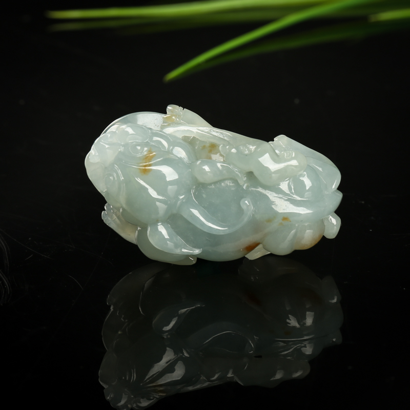 糯种俏色翡翠吊坠-红掌柜