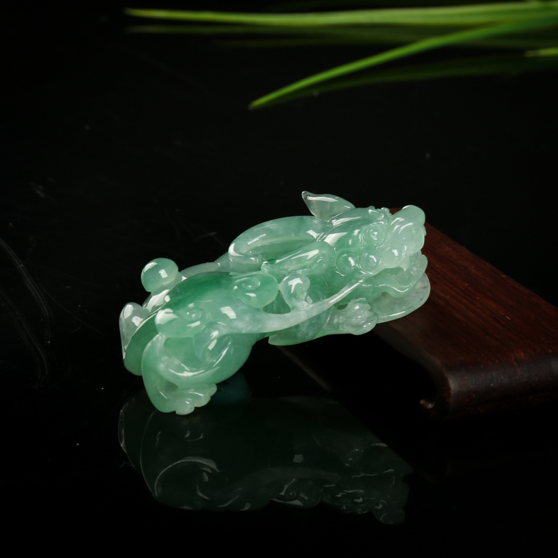 天然糯种飘翠翡翠貔貅吊坠-红掌柜