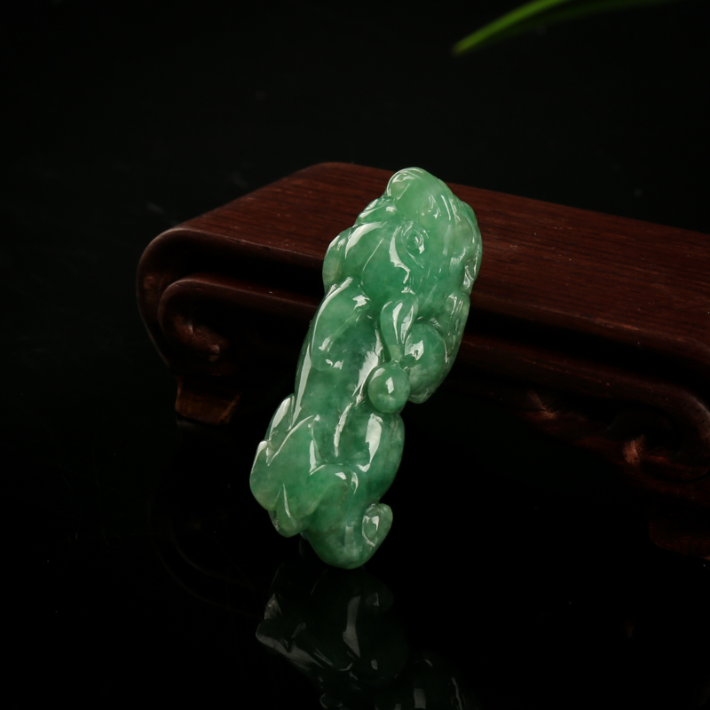 豆种翡翠貔貅吊坠-红掌柜