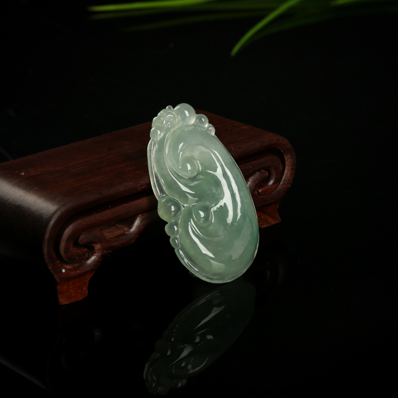 天然糯冰种灰绿翡翠如意吊坠-红掌柜