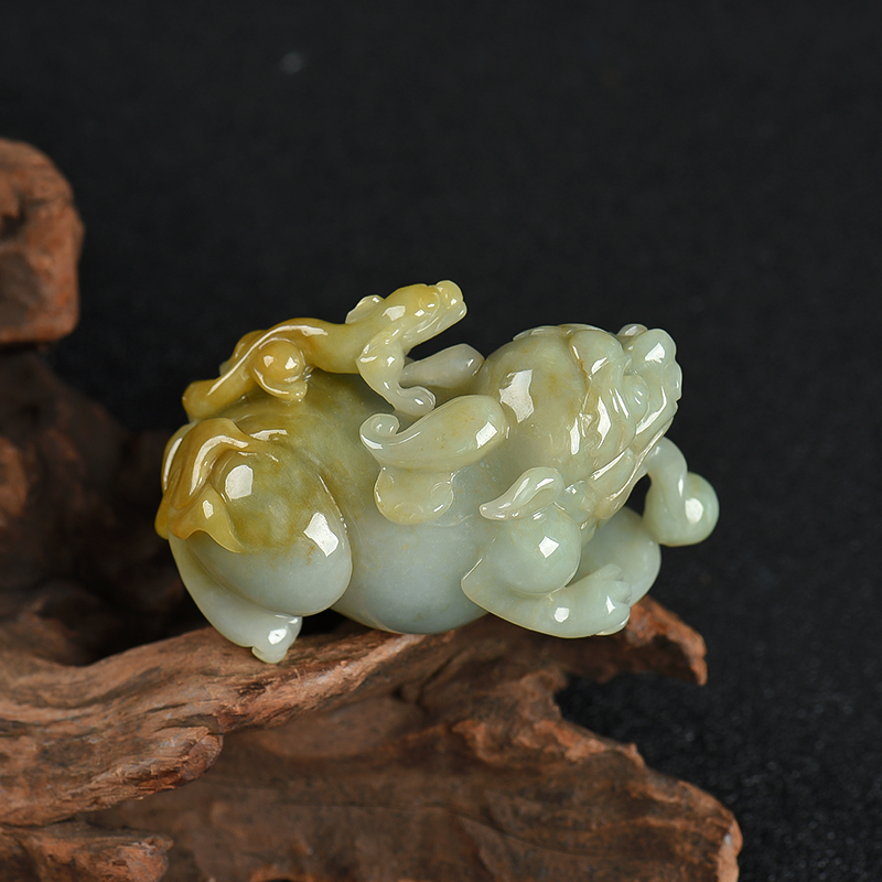 天然豆种俏色翡翠背背发财吊坠-红掌柜