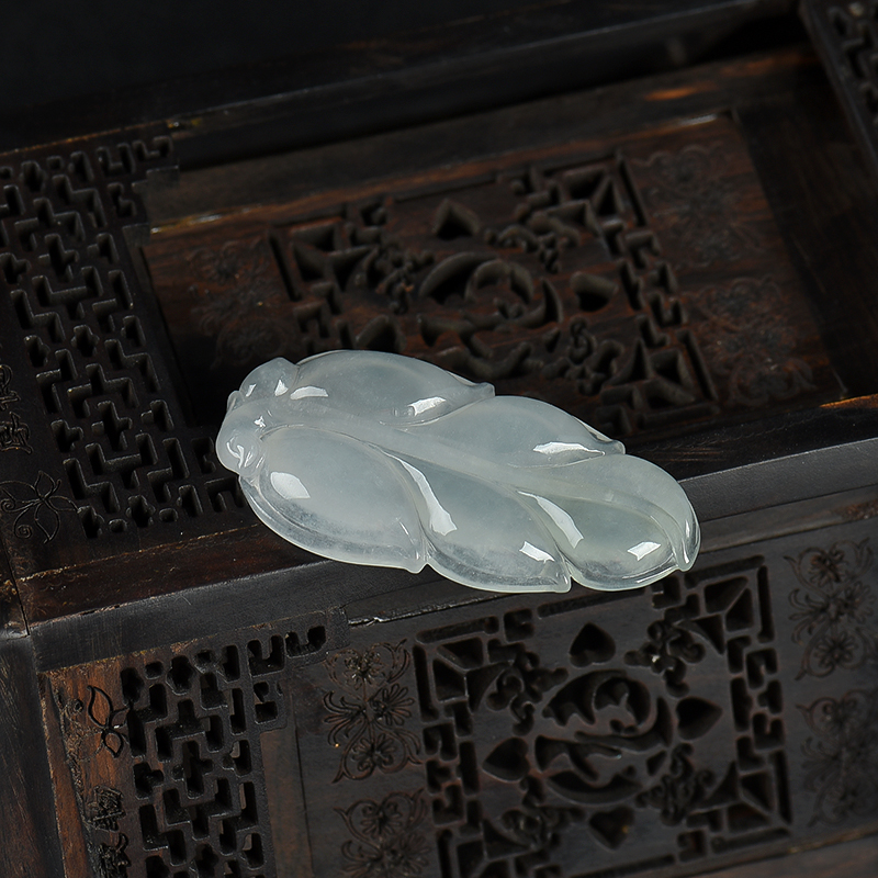 缅甸天然糯种翡翠吊坠-红掌柜