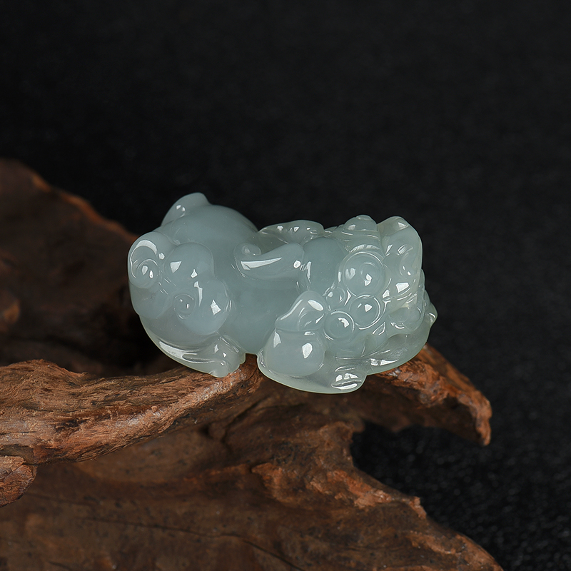 天然糯种灰绿翡翠貔貅吊坠-红掌柜