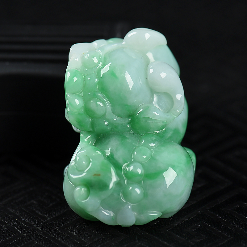 缅甸天然豆种飘翠翡翠吊坠-红掌柜