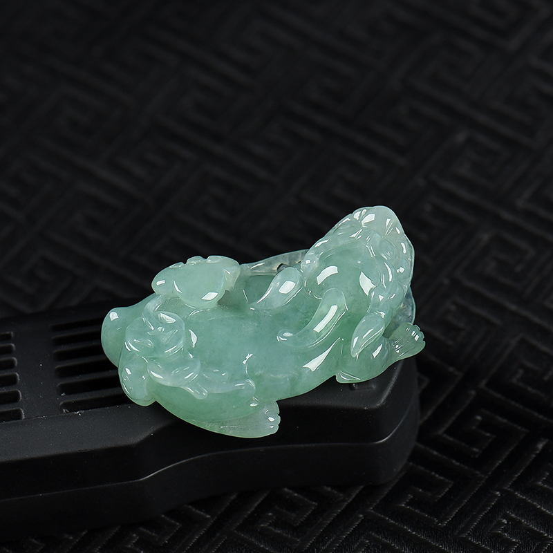 天然糯冰种豆绿翡翠貔貅吊坠-红掌柜
