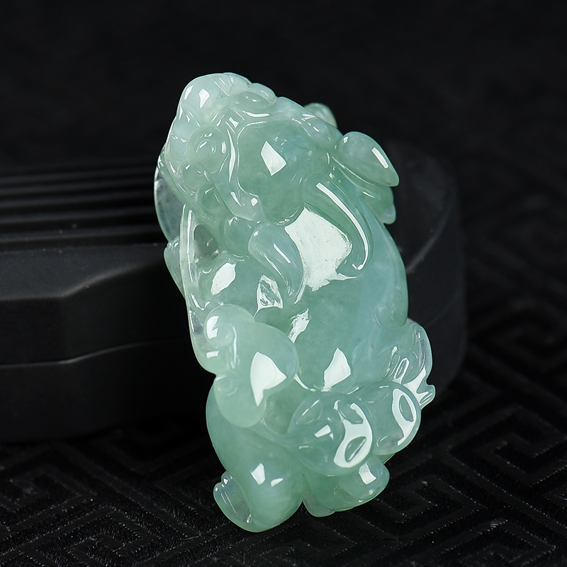 缅甸天然糯冰种豆绿翡翠吊坠-红掌柜