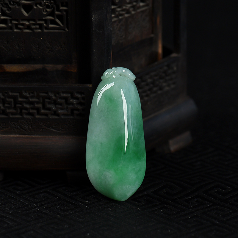 缅甸天然豆种飘翠翡翠福瓜吊坠-红掌柜