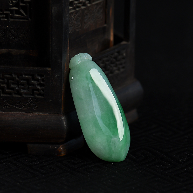 天然豆种飘翠翡翠福瓜吊坠-红掌柜