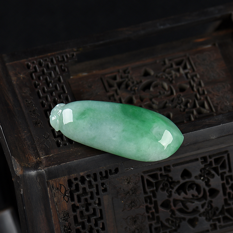 缅甸天然豆种翡翠福瓜吊坠-红掌柜