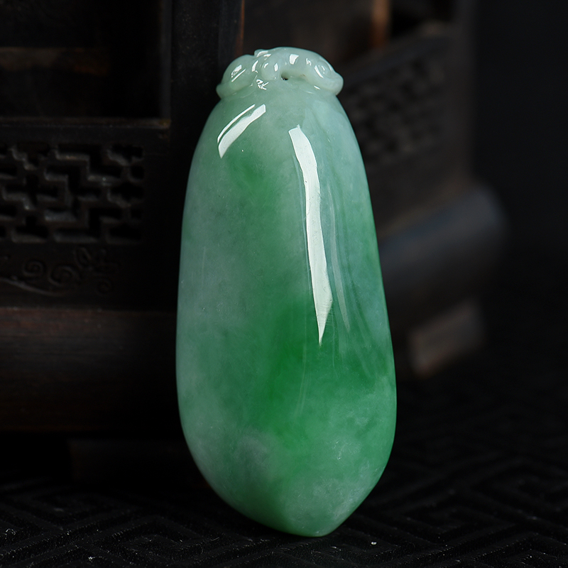 缅甸天然豆种飘翠翡翠吊坠-红掌柜