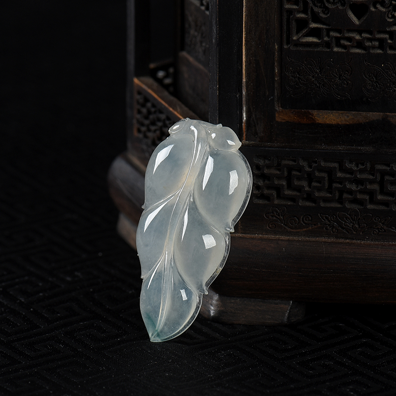 糯冰种翡翠金枝玉叶吊坠-红掌柜