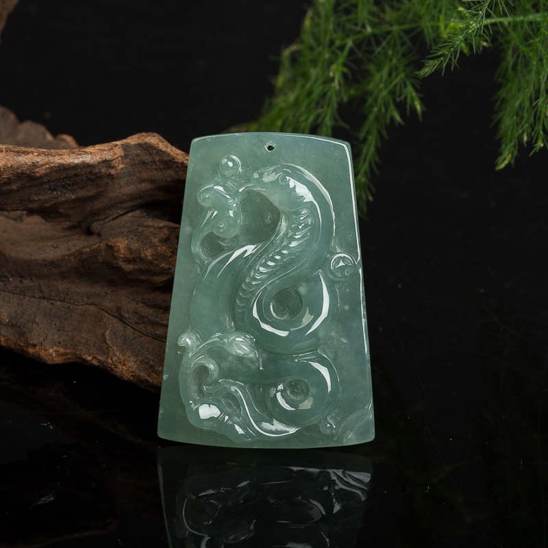 糯种浅绿翡翠蛇吊坠-红掌柜