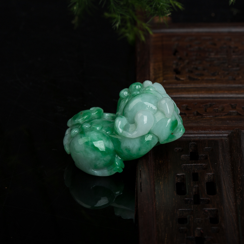 豆种翡翠貔貅吊坠-红掌柜