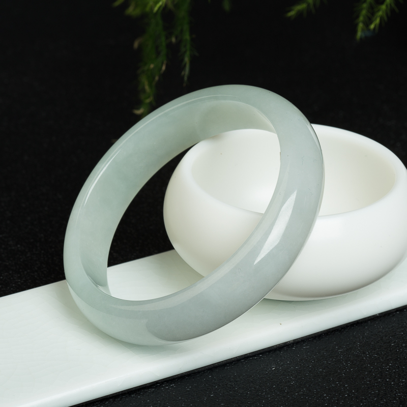 62mm糯种灰绿翡翠手镯-红掌柜