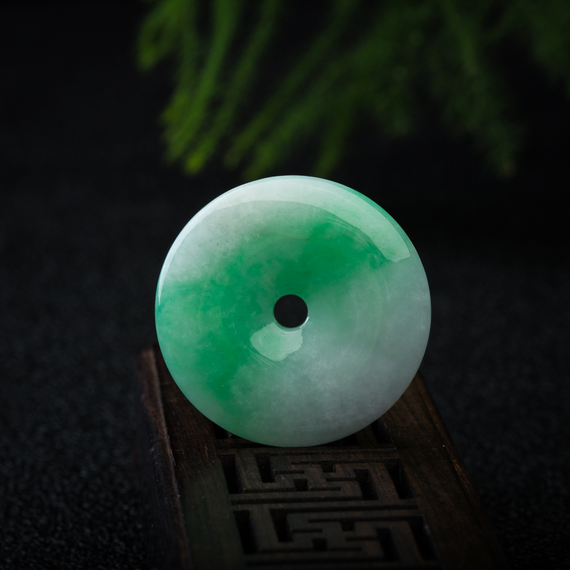 缅甸天然豆种飘翠翡翠吊坠-红掌柜