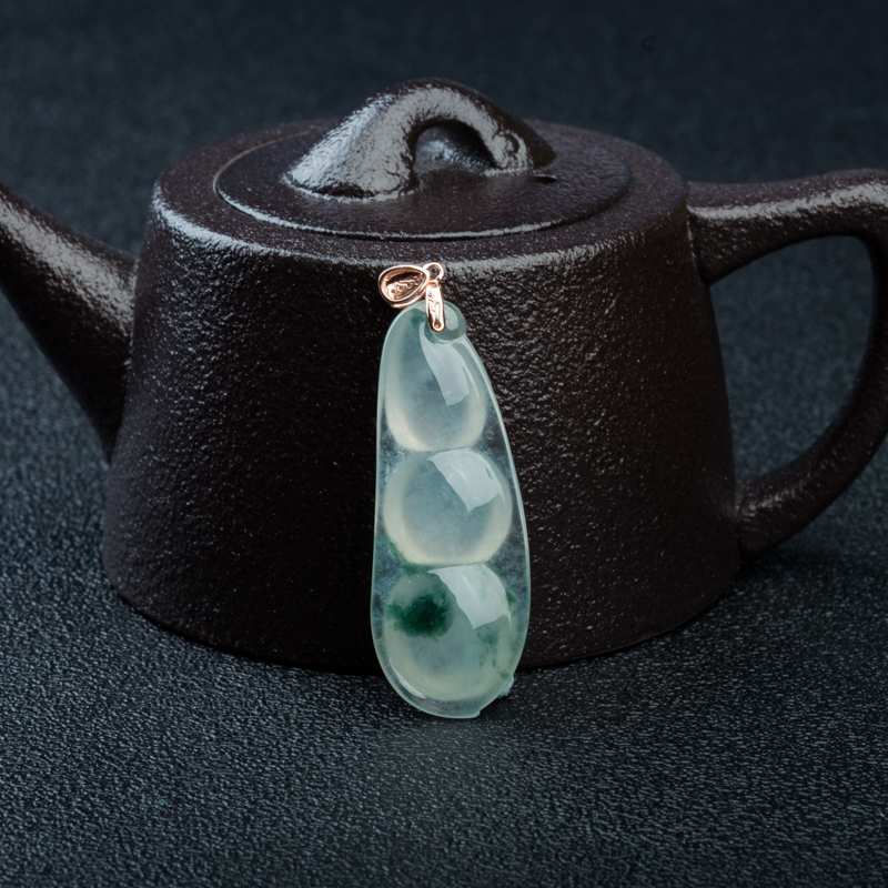 银镶糯冰种翡翠福豆吊坠-红掌柜