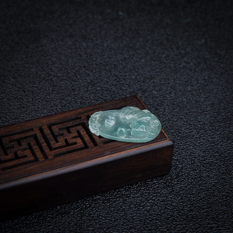 糯冰种翡翠寅虎挂坠-红掌柜