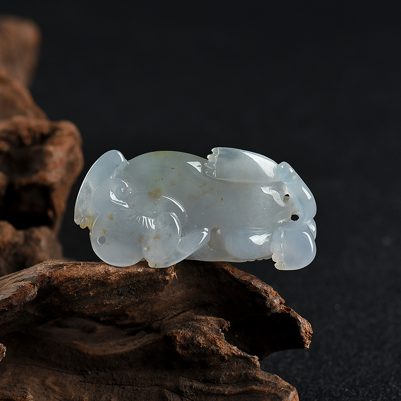 糯种俏色翡翠吊坠-红掌柜