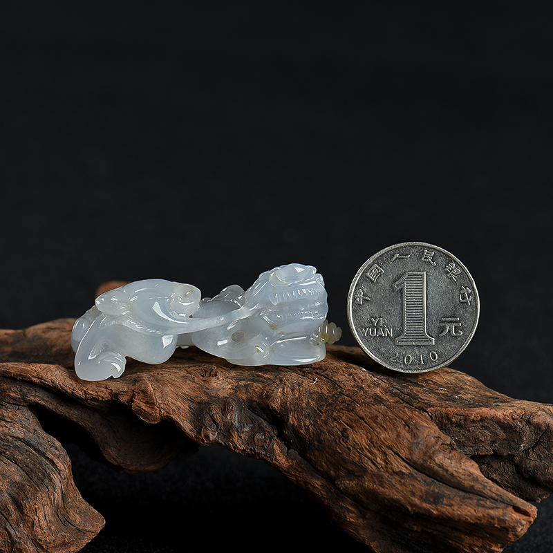 天然糯种俏色翡翠吊坠-红掌柜