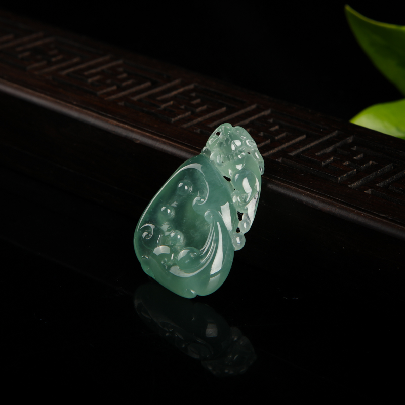 糯种翡翠貔貅吊坠-红掌柜