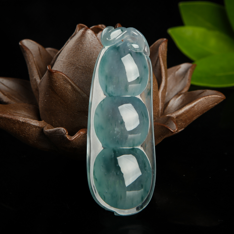 糯冰种飘花翡翠吊坠-红掌柜